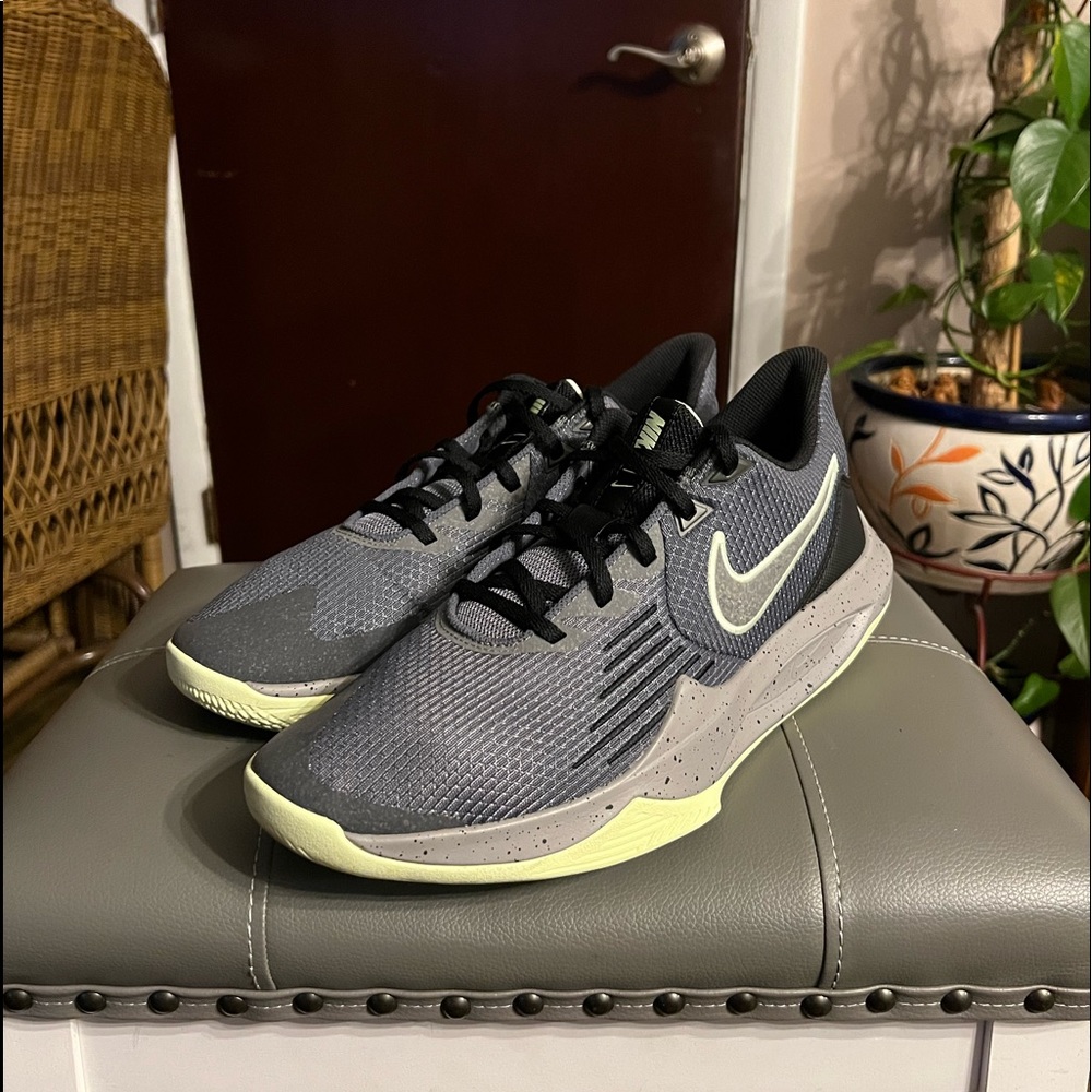 Nike Precision 5 Basketball Shoe